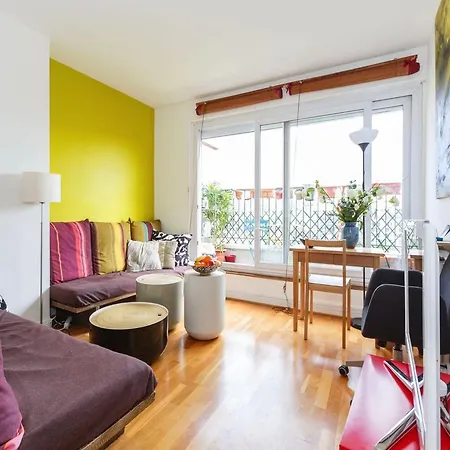 With Terrace And Paris View Daire Pantin